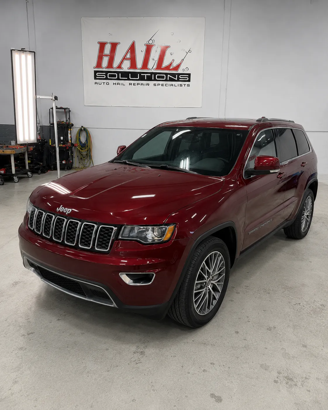 2017 Jeep Grand Cherokee hail damage repair in Prairie Village, KS — detail photo 3