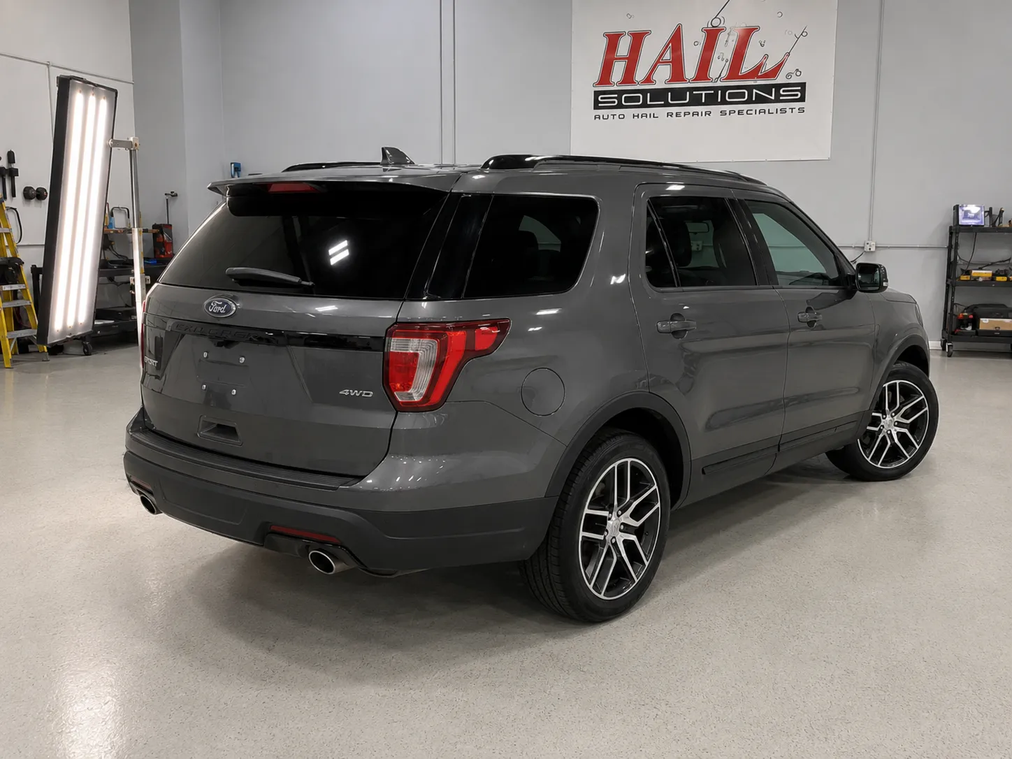 2018 Ford Explorer hail damage repair in Kansas City, MO — detail photo 3
